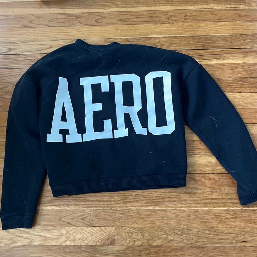 Cropped Sweatshirt that fits very comfortable!!